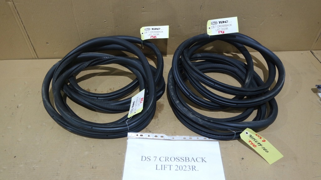 фото №1, Прокладка уплотнители дверь задняя ds7 crossback lift 2023r. 9815699180