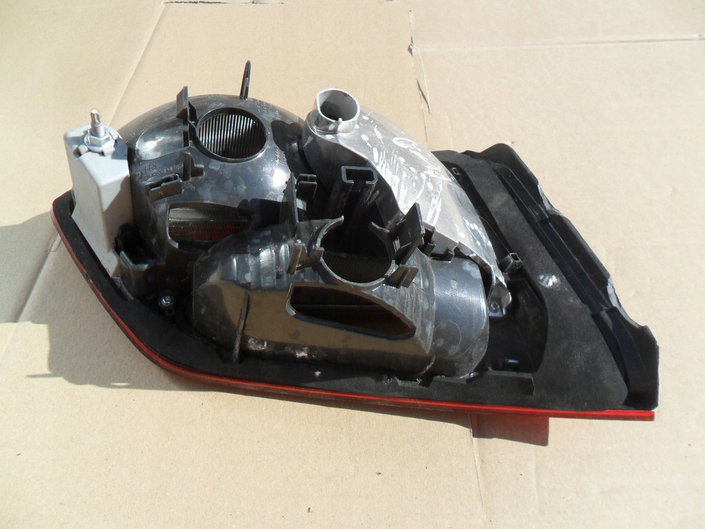 фото №13, Bmw seria 2 f45 лампа лівий задня w кришка 7311032-08