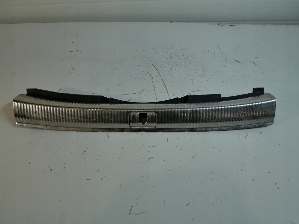 фото №1, Накладка поперечина задняя audi a4 b9 avant 8w9864513