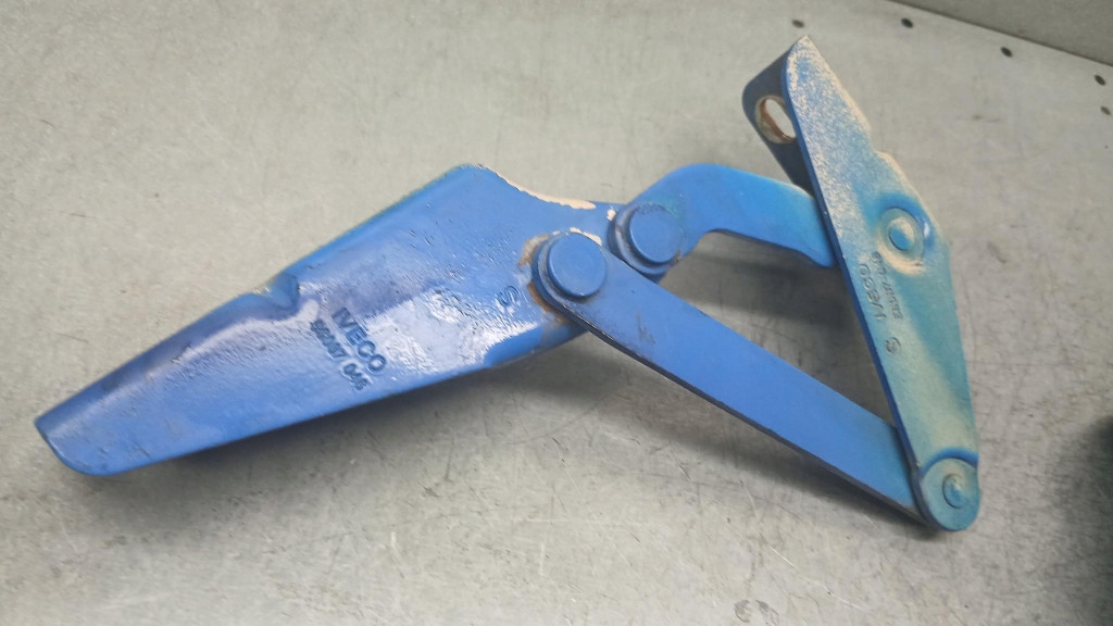 Петля капот iveco daily 06r 56087045/046 Недорого