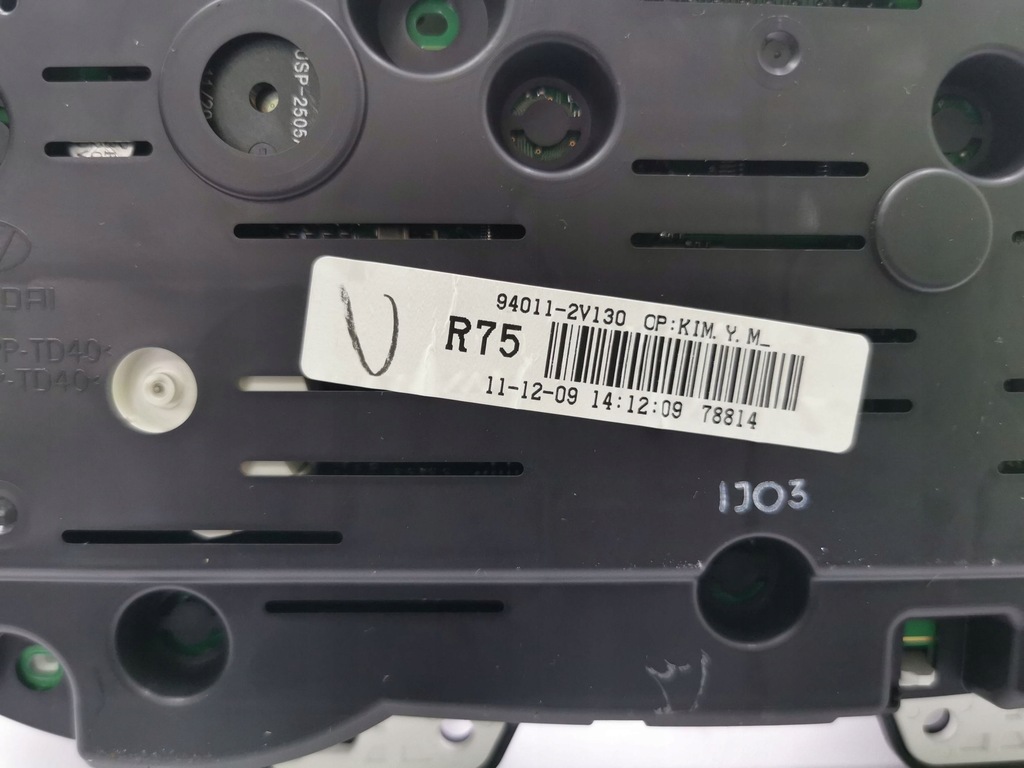 фото №12, Hyundai veloster 2012 счетчик / спидометр