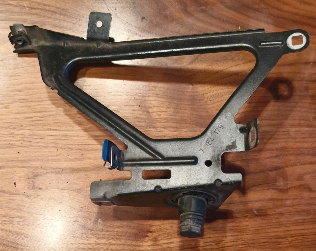 фото №1, Bmw 7 f01 кронштейн кронштейн крыла левый перед 7184179 оригинальный номер