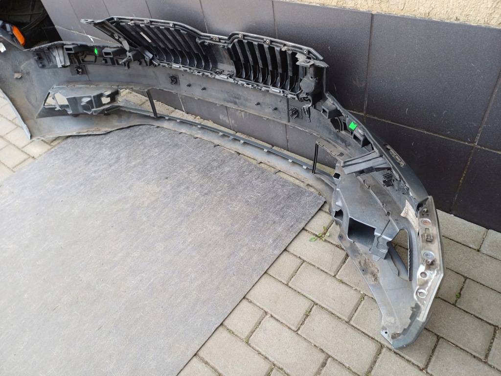 Skoda superb 3 3 15- бампер перед 3v0807221 Доставка