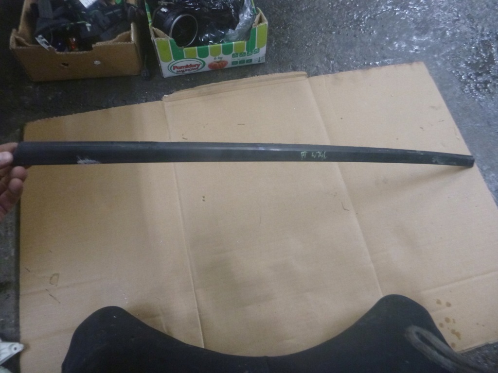 Купить Молдинг уплотнитель правый задний  mercedes b w246