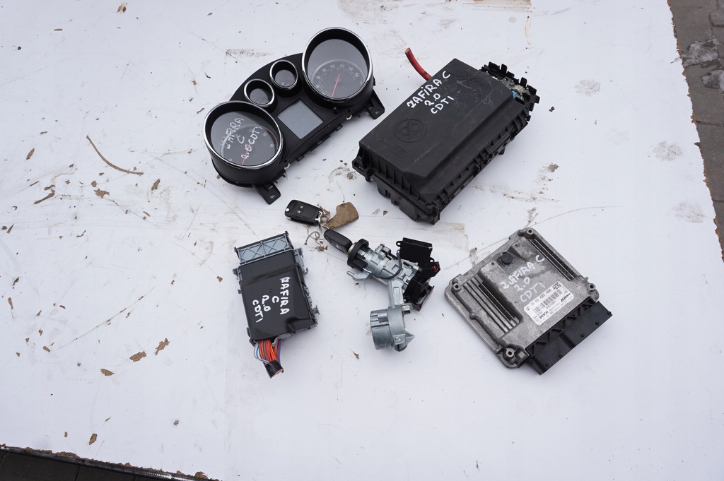 фото №1, Бортовий комп'ютер двигуна 55485466 opel zafira 3 c