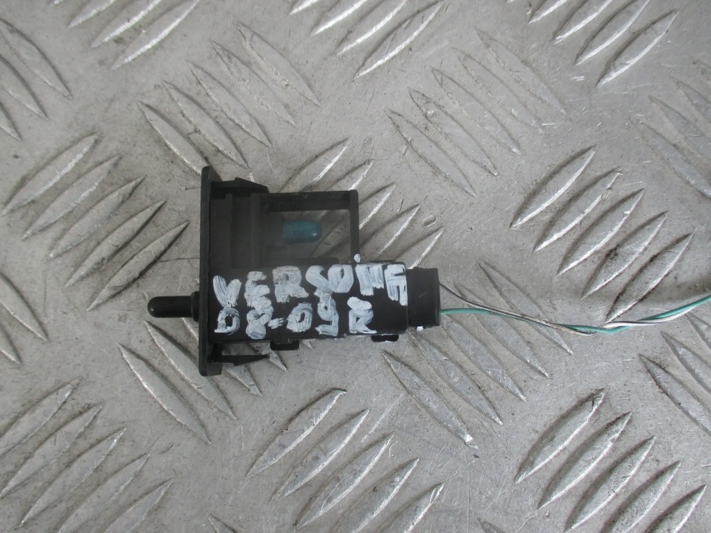 фото №1, Датчик бардачка лампа 81260-33030 toyota corolla verso ii 2.2 d 04-09 r.