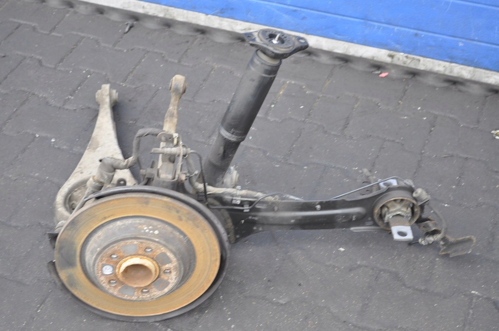 фото №1, Volvo v70 iii 2.0 d3 поворотний кулак права задня