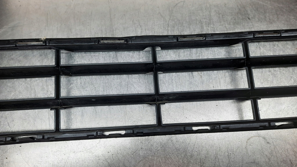 фото №8, Решітка бампера перед 31425175 volvo xc60 ii