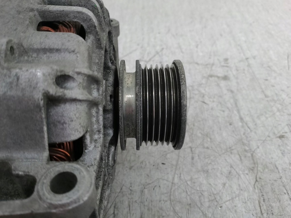 Генератор audi a4 b6 sg12b047 2.0 20v Зі Шроту