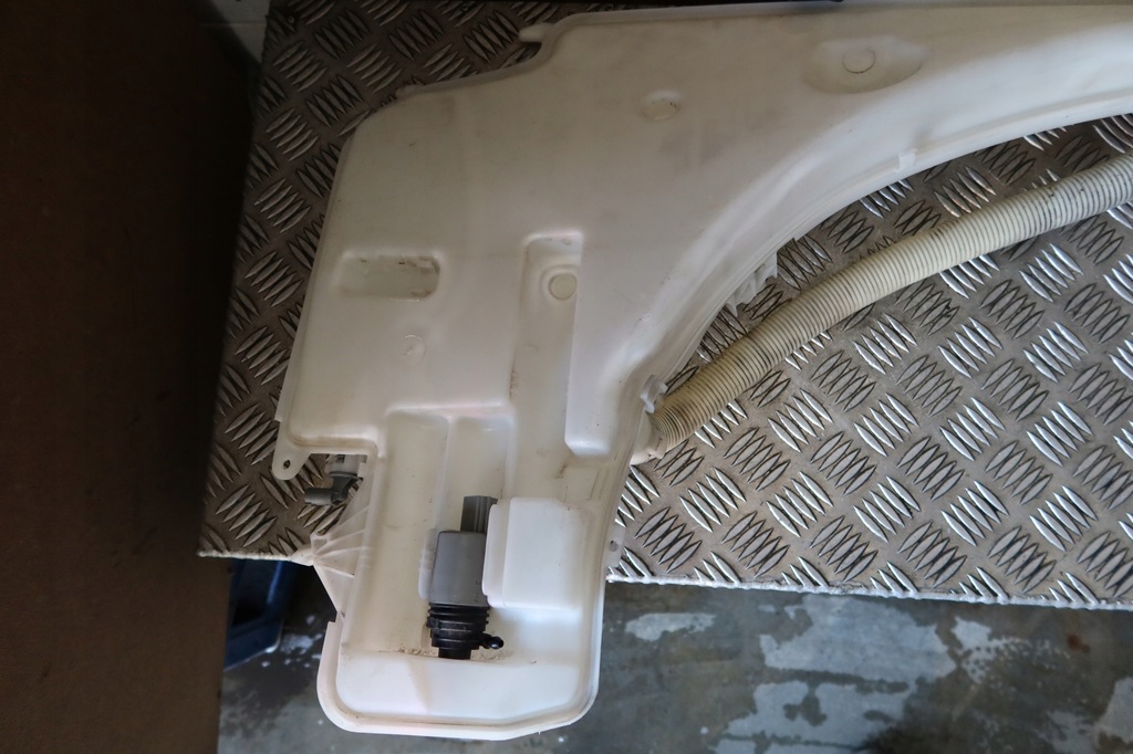 фото №8, Бачок омывателя bmw 3 e90 7124231