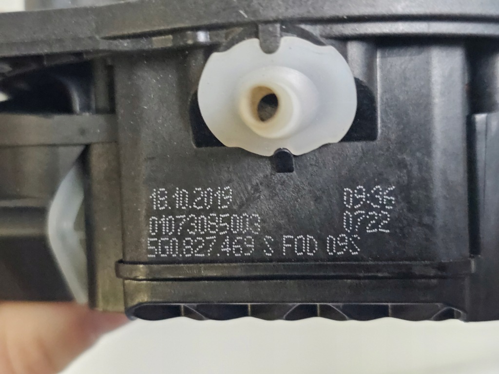 фото №4, Ручка крышки эмблема камера заднего вида vw e golf vii lift r 5g0827469s