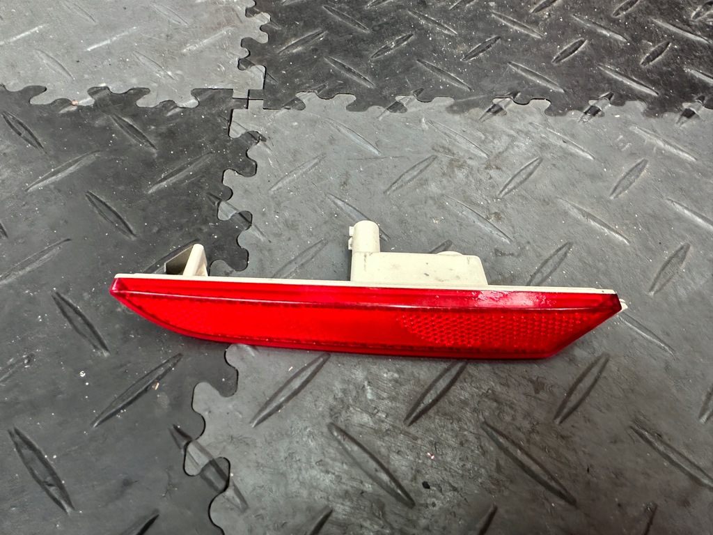 фото №1, Audi r8 420 світло габаритний праве задні 420945128