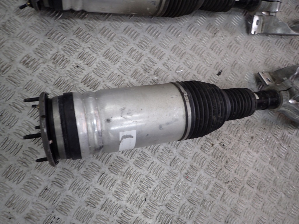 фото №1, Land rover discovery 5 амортизатор r hy32-3c285-be