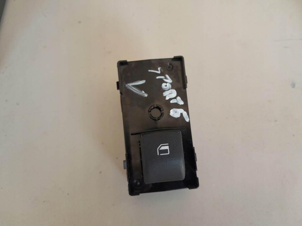 фото №1, Kia sportage v 2022 панель переключатель стекло правый