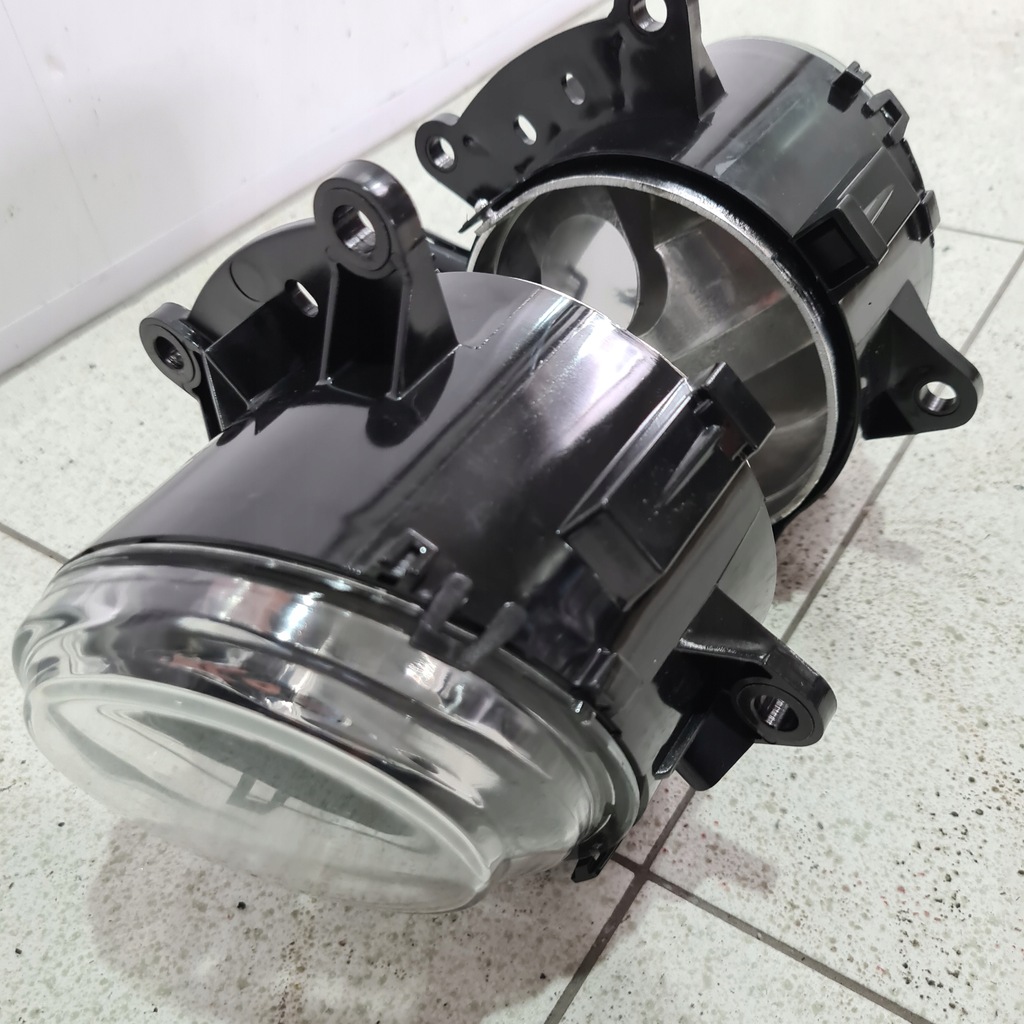 фото №8, Противотуманная фара лампа mercedes actros mp 4 левый правый