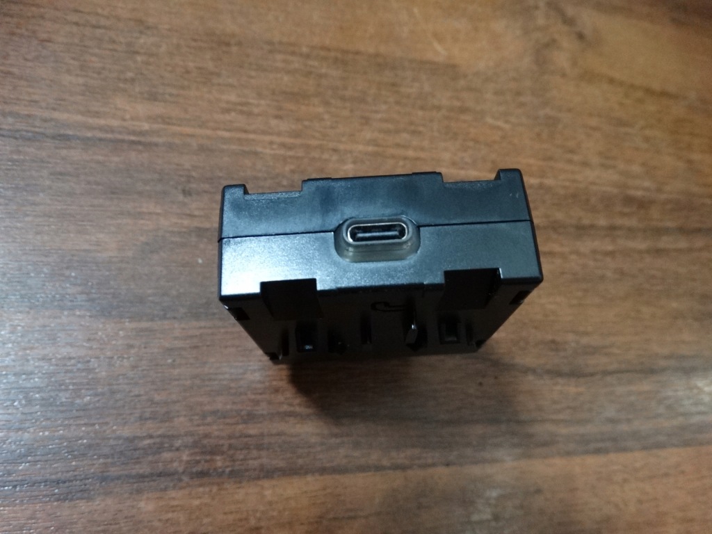 фото №1, Idealny панель port usb c mercedes w223 w232 1