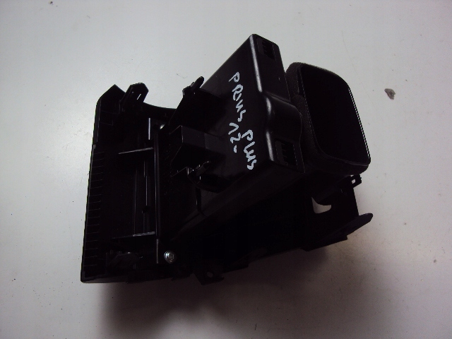 фото №4, Решётка обдув правая cup держатель toyota prius plus