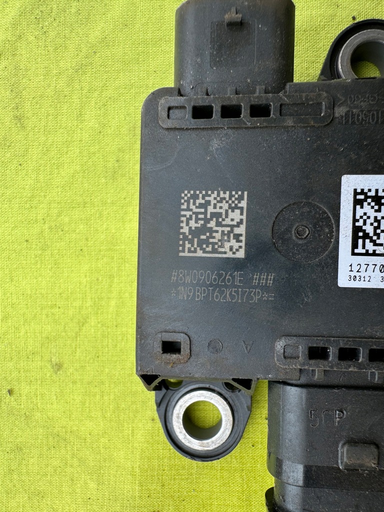 фото №1, Датчик audi a4 b9 8w0806261e