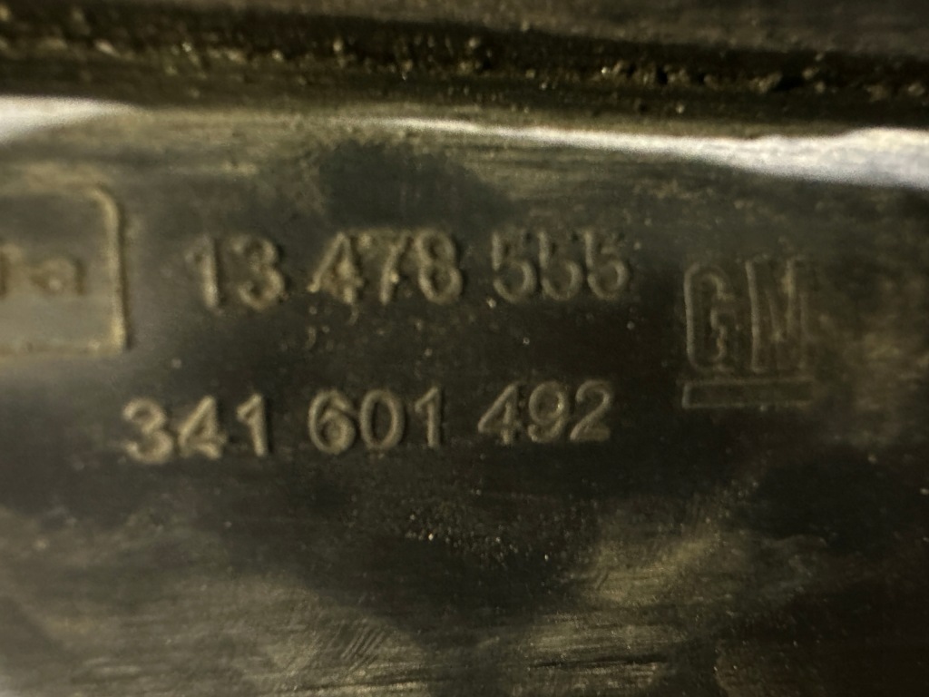 Левая решётка бампера противотуманной фары перед opel zafira c рестайлинг  13478555 Цена