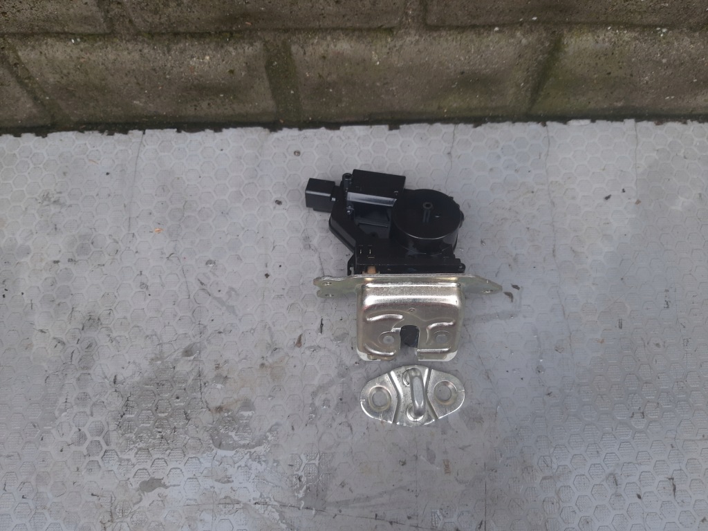 фото №1, Suzuki swift mk8 17- sport замок крышки задняя +засов