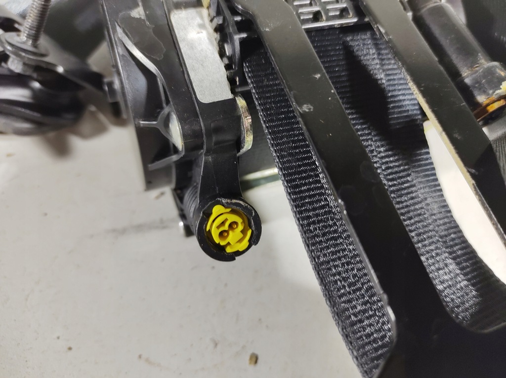 фото №11, Volvo v60 18r- pas безпеки правий перед