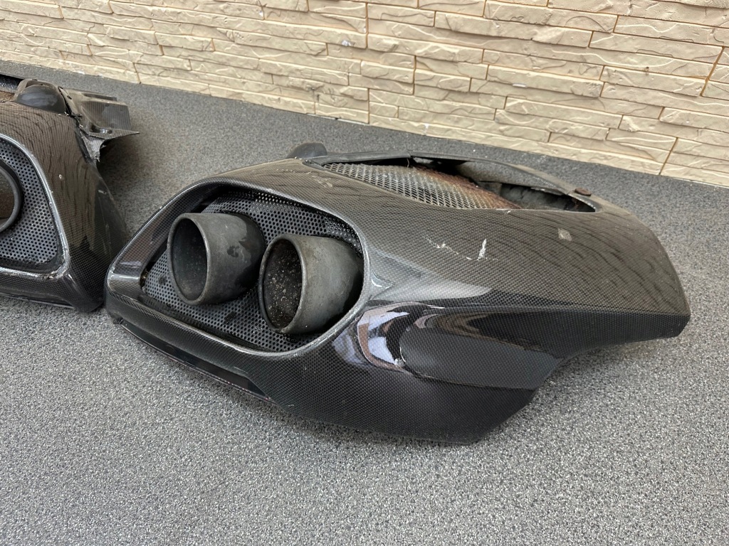 Ferrari 812 бампер задній накладка бампера карбон 89230700 / 89230800 Недорого