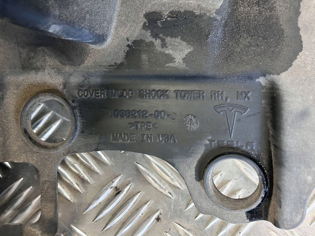 фото №7, Другая часть отсек двигателя правая сторона tesla model x 103621200d