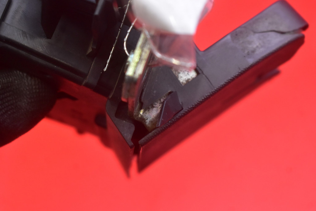 Замок крышки задняя багажника 13117285 opel zafira b 05-10 Цена