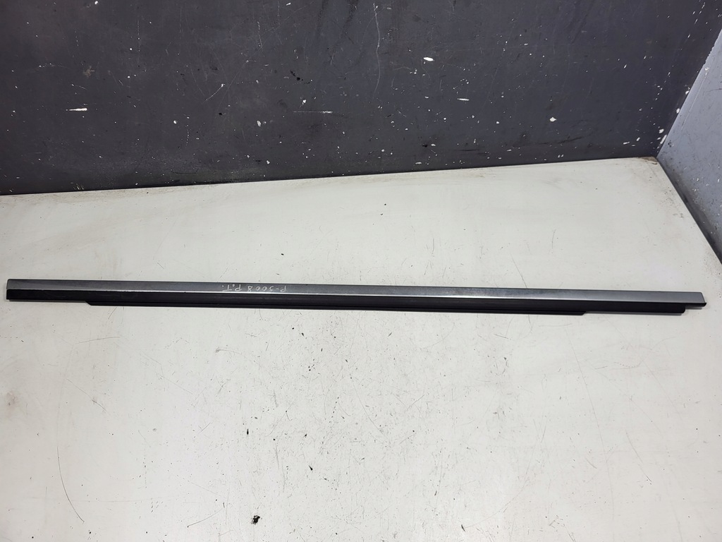 фото №1, Молдинг уплотнитель правый задняя peugeot 5008 i хром