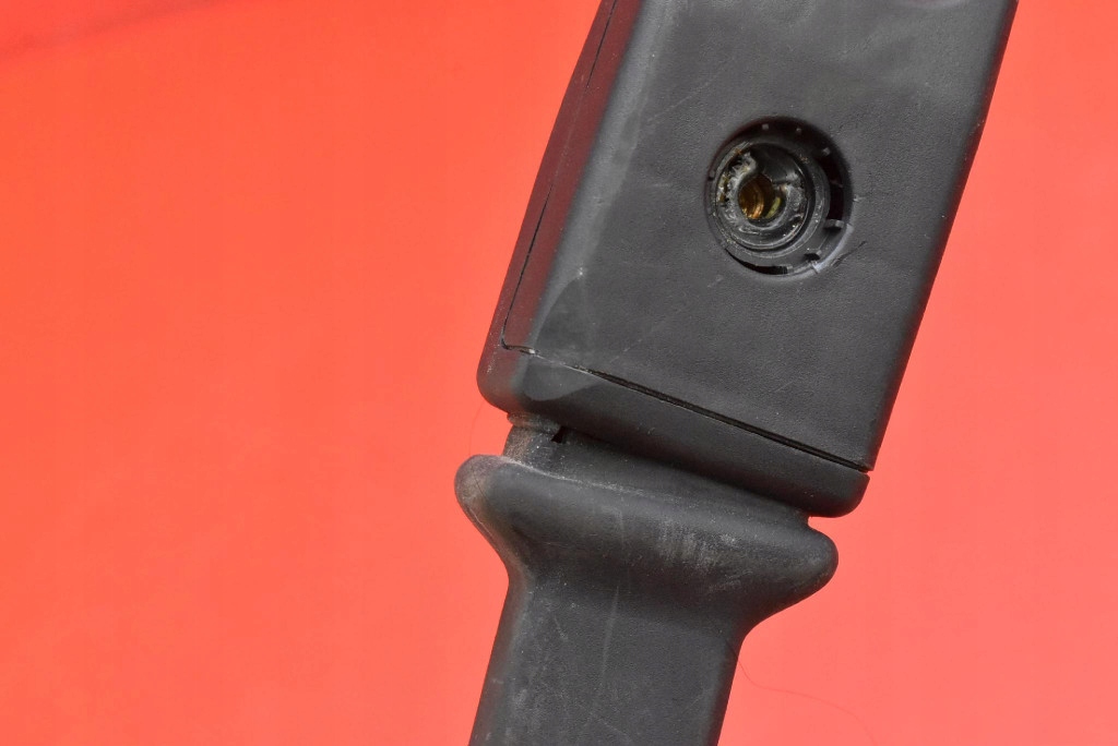 Натягувач кліпса поперечина лівий перед 1004532-05-e tesla model s 12-20 Ціна