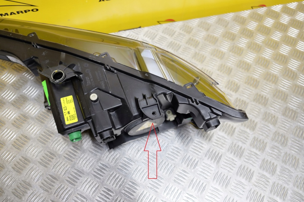 Купити Maserati levante m161 2017- фара фара ксенон led + омивач r америка