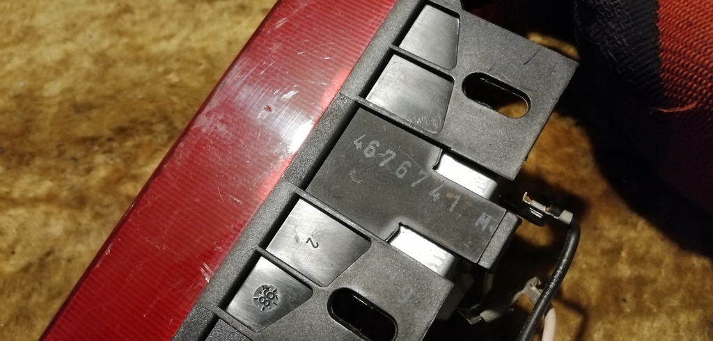 фото №9, Третий свет стоп chrysler voyager 96-00