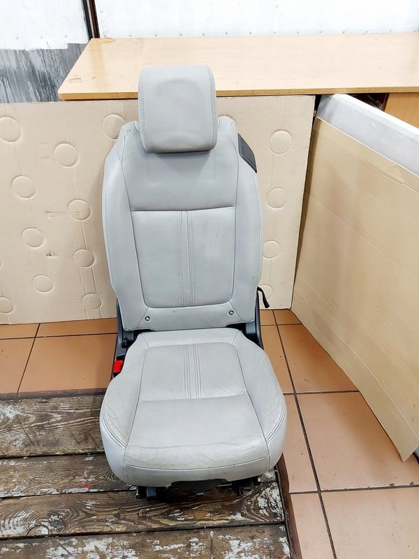 фото №1, Peugeot 5008 1 i сиденье 2 ii ряд правый задняя задний кожа кожаный