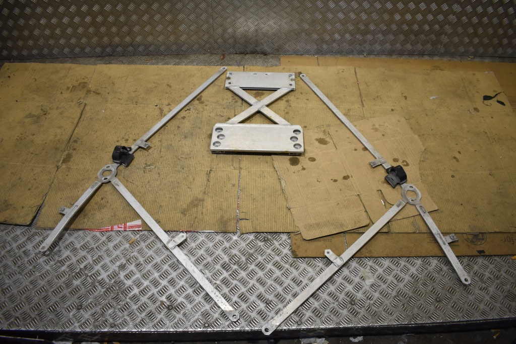 фото №1, Idealny kpl. распорка диодный мост кронштейн porsche panamera 971 1