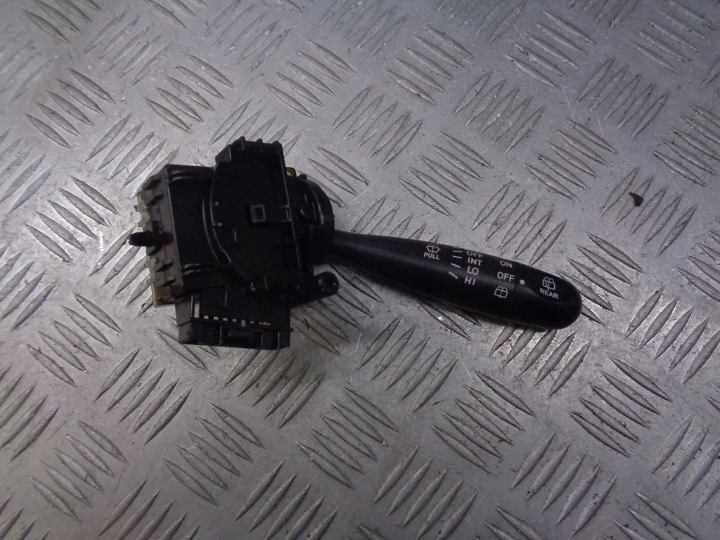 фото №1, Переключатель дворник toyota yaris i 173647