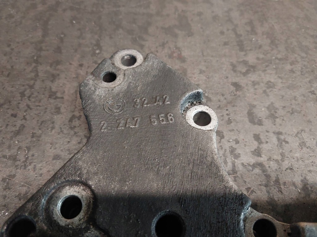 Кронштейн насоса усилителя bmw 3 e46 320d m47d20 204d4 150km 2247556 в Украине