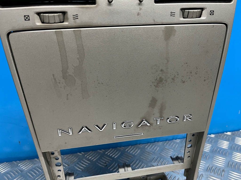 фото №4, Lincoln navigator ii 03- рамка радио часы dekor