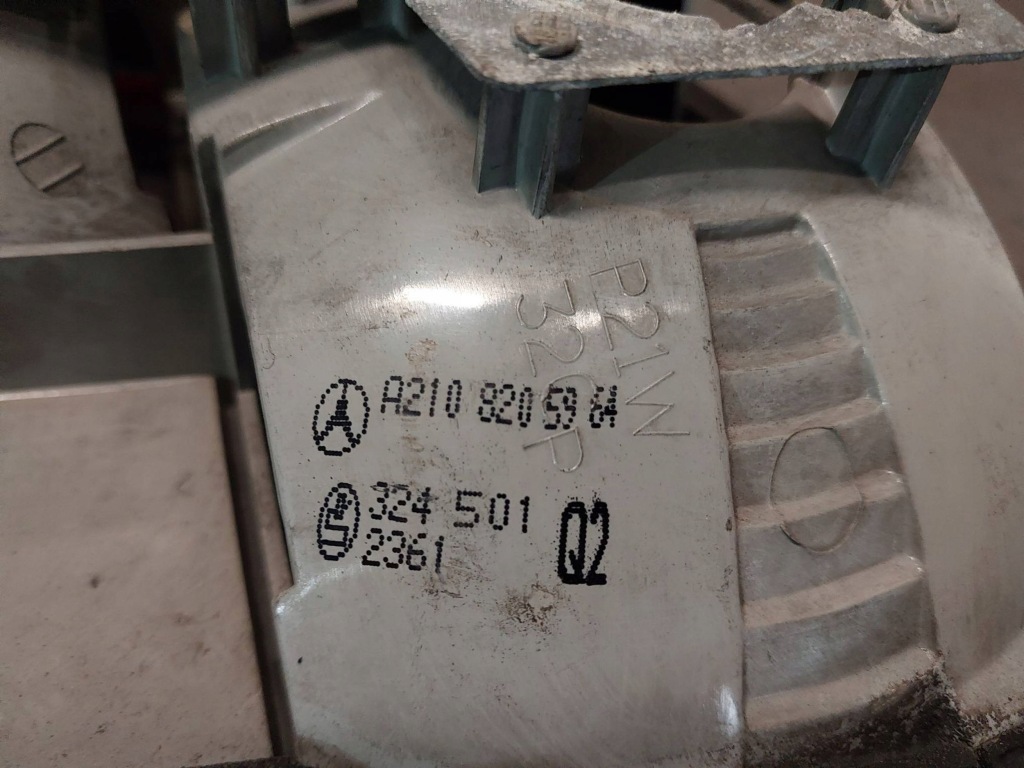 фото №10, Лампа задня кришки багажника ліва mercedes-benz e w210 kombi a2108205964