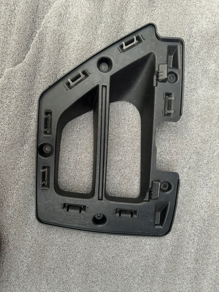 фото №1, Кронштейн решётки бампера l golf vii r 5g0853949d...