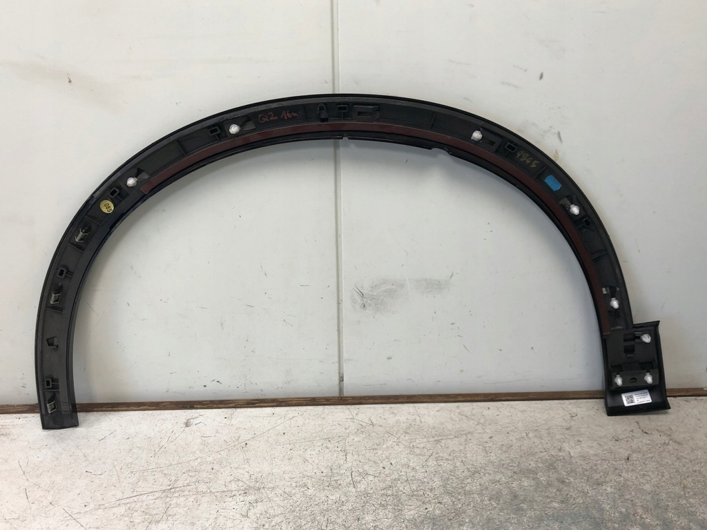 фото №6, Молдинг крыла правый перед audi q2 81a853718a