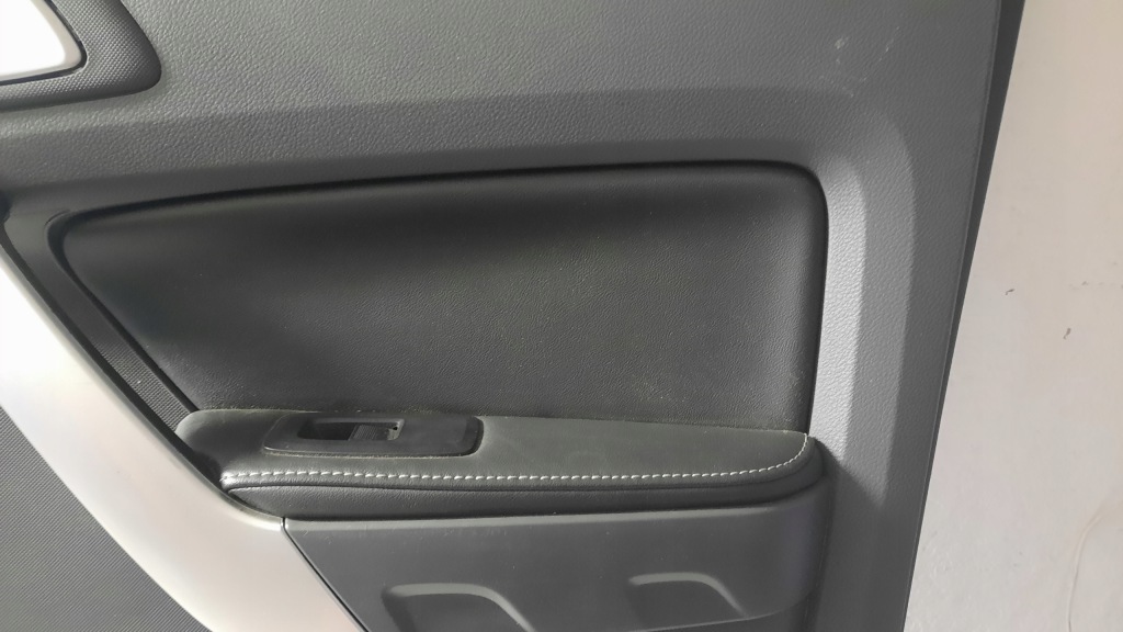 фото №2, Ford ranger обшивка двері правий задня 14r