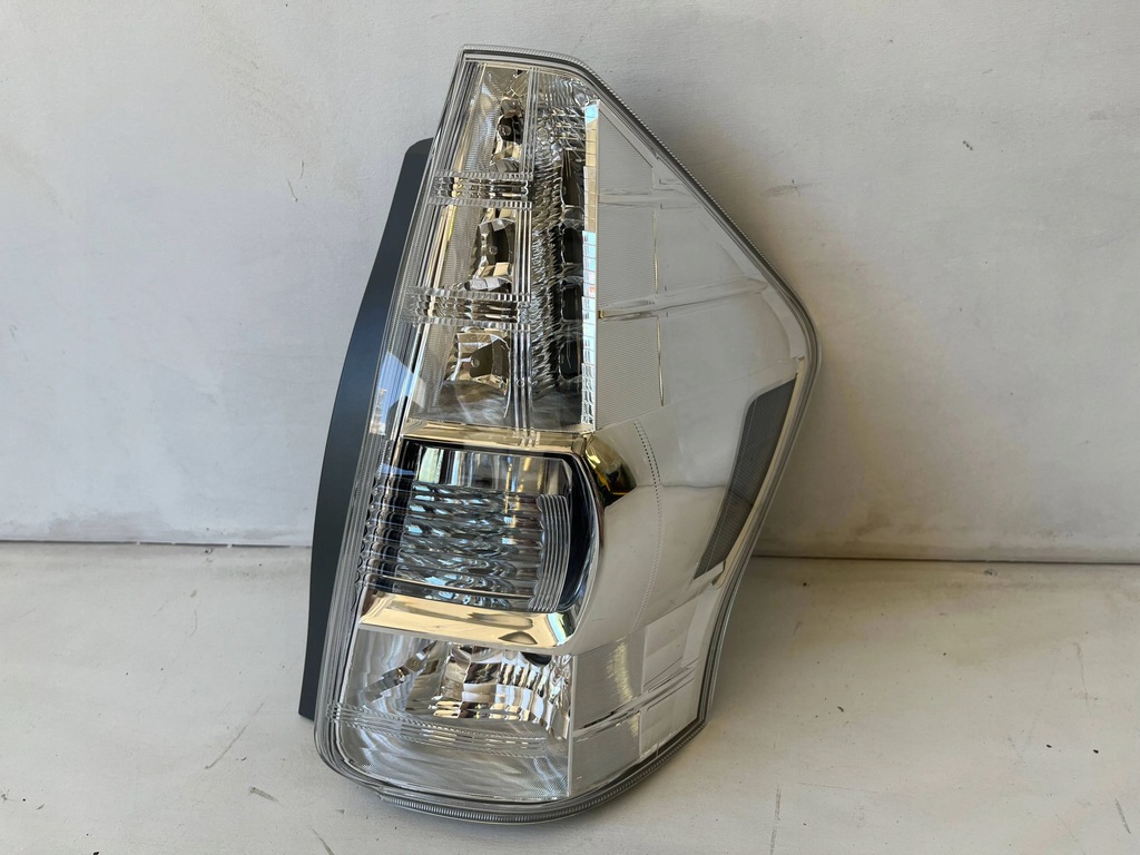 фото №2, Prius plus + лампа правая задняя задняя