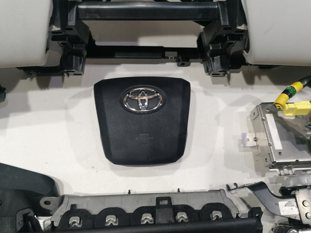 фото №6, Toyota prius 4 iv панель приладів консоль подушка безпеки ремені