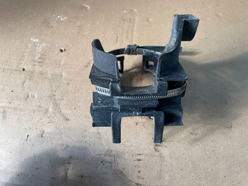 фото №1, Кронштейн основание корпус фильтра топлива master iii 10-24 164199863r