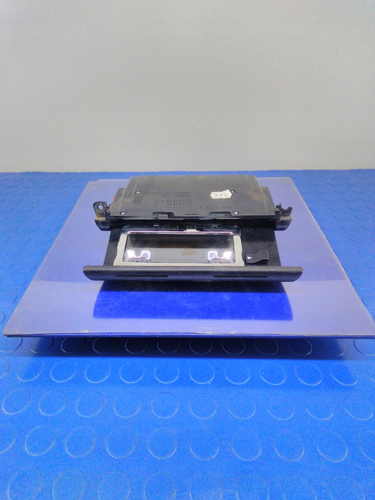 Купити Audi a4 b5 попільничка перед 8d0857951g