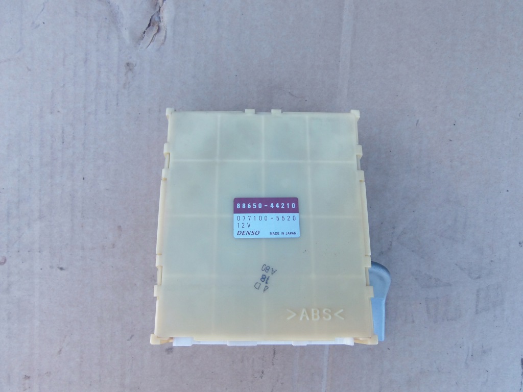 фото №1, Модуль блок управления toyota avensis verso 01-03r 2.0 d4d 88650-44210