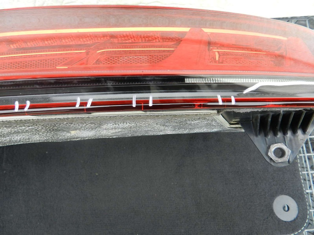 фото №11, Audi r8 4s0 15- лампа led задняя правая сторона