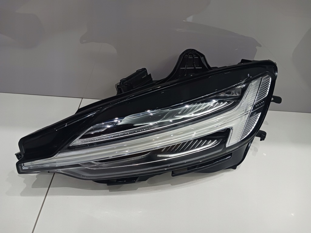 фото №1, Volvo v60 ii s60 ii лампа ліва передня full led 32314178 ідеальний стан kpl