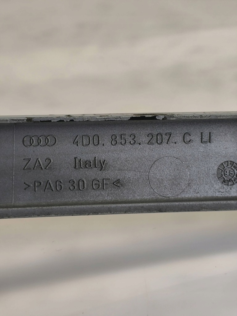 фото №5, Audi a8 s8 d2 4d 2002 перед сторона ліва молдинг pod фара передня