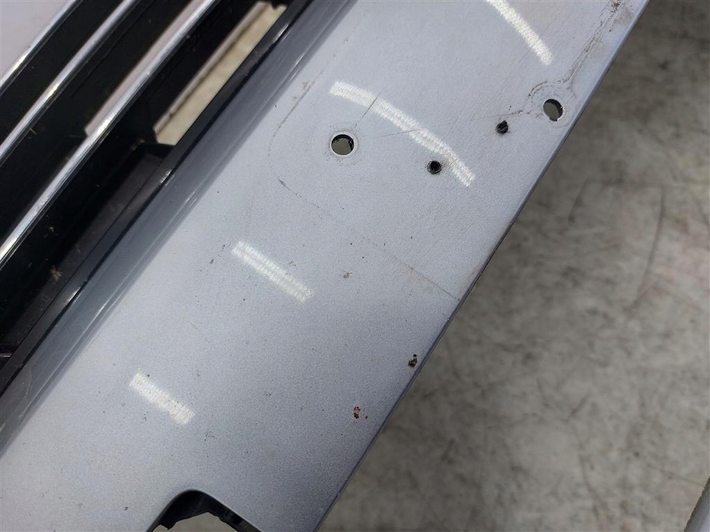 Бампер перед передній vw jetta a6 vi рестайлінг  2015- сріблястий решітка радіатора logo Оригінал